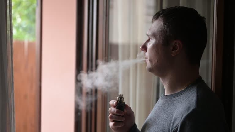 IBvape E-Zigaretten im Praxischeck, die e zigarette leuchtend zeigt, wie stylisch Dampfen heute sein kann
